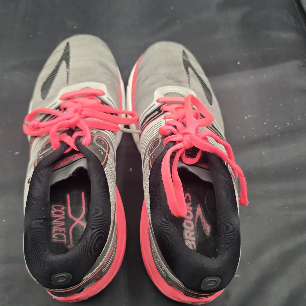 Brooks Athletic Shoes - Gray‎ and Pink